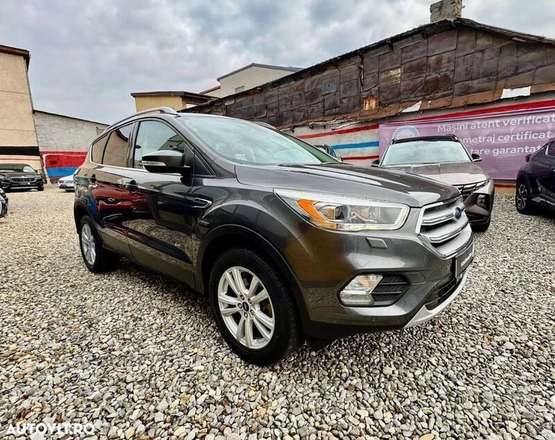 Gri Utilizat 2017 Ford Kuga Titanium SUV | 12.989 EUR (Preț OK) - Imagine 1/4