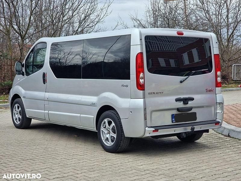 Second-hand Renault Trafic Authentique 115 CP (84 kW) 2014 Culoareargint Monovolum