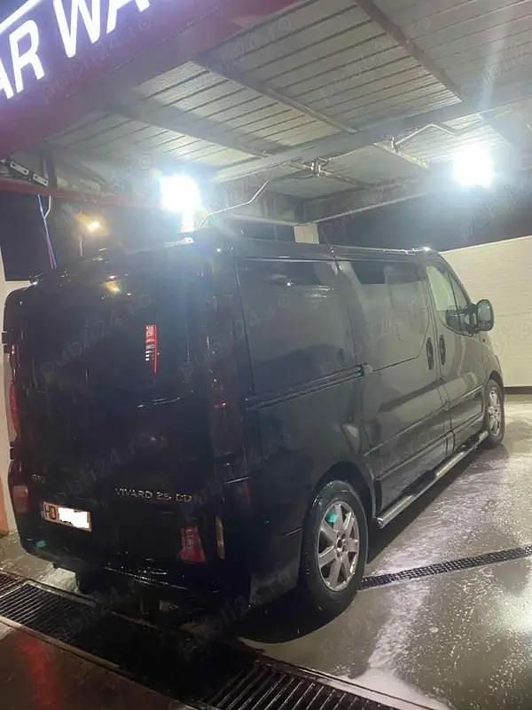 Second-hand Opel Vivaro 150 CP (110 kW) 2005 Negru Monovolum