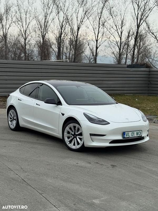Second-hand Tesla Model 3 365 kW (497 CP) 2021 Culoarealb Berlinǎ