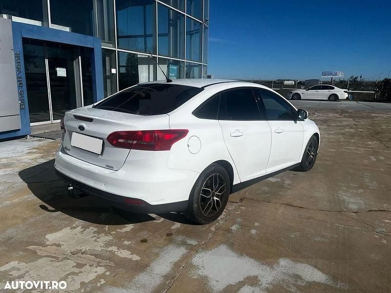 Second-hand Ford Focus Trend 100 CP (73 kW) 2015 Culoarealb Berlinǎ