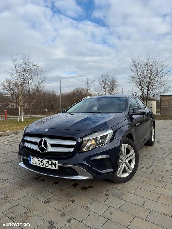 Culoarealbastru Utilizat 2016 Mercedes GLA220 SUV | 18.500 EUR (Puțin scump) - Imagine 1/4