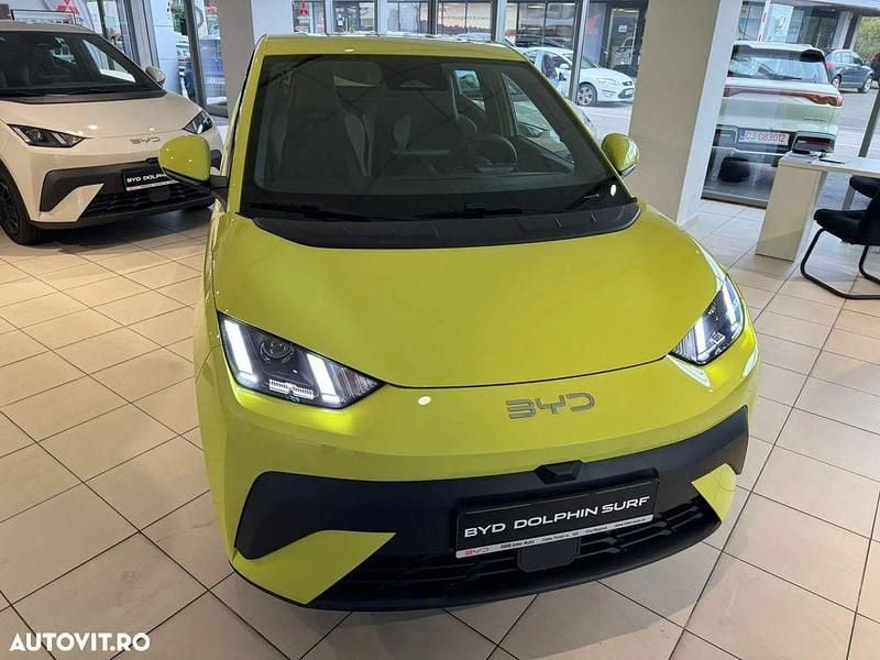 Nouă BYD Dolphin 114 kW (156 CP) 2025 Culoaregalbeuriu Hatchback