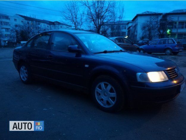 Albastru Utilizat 2000 VW Passat Berlinǎ | 1.950 EUR - Imagine 1/4