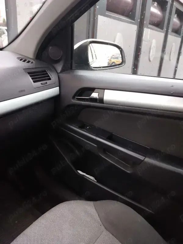 Utilizat 2009 Opel Astra Break | 2.000 EUR (Preț bun) - Imagine 1/4