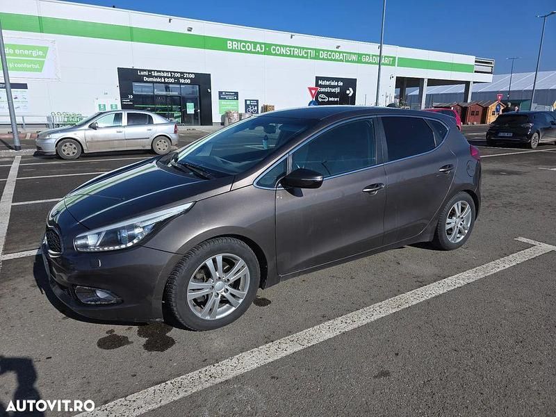 Second-hand Kia Ceed City 128 CP (94 kW) 2013 Culoaremaro Hatchback