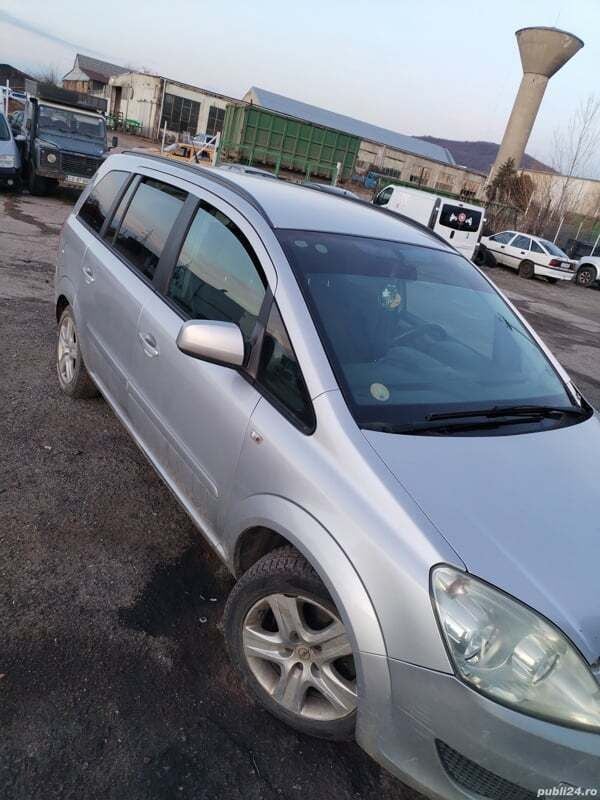 Argintiu Utilizat 2010 Opel Zafira Monovolum | 1.800 EUR (Preț bun) - Imagine 1/4