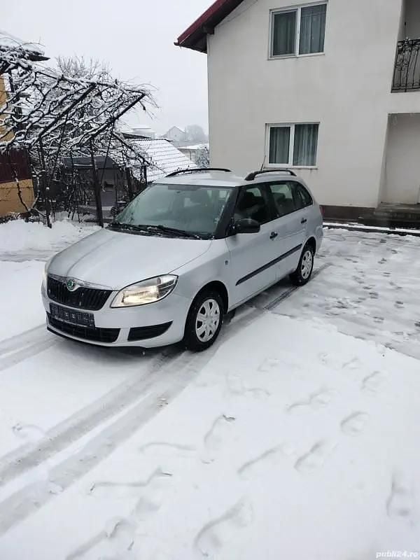 Gri Utilizat 2012 Skoda Fabia Hatchback | 2.850 EUR (Preț OK) - Imagine 1/4