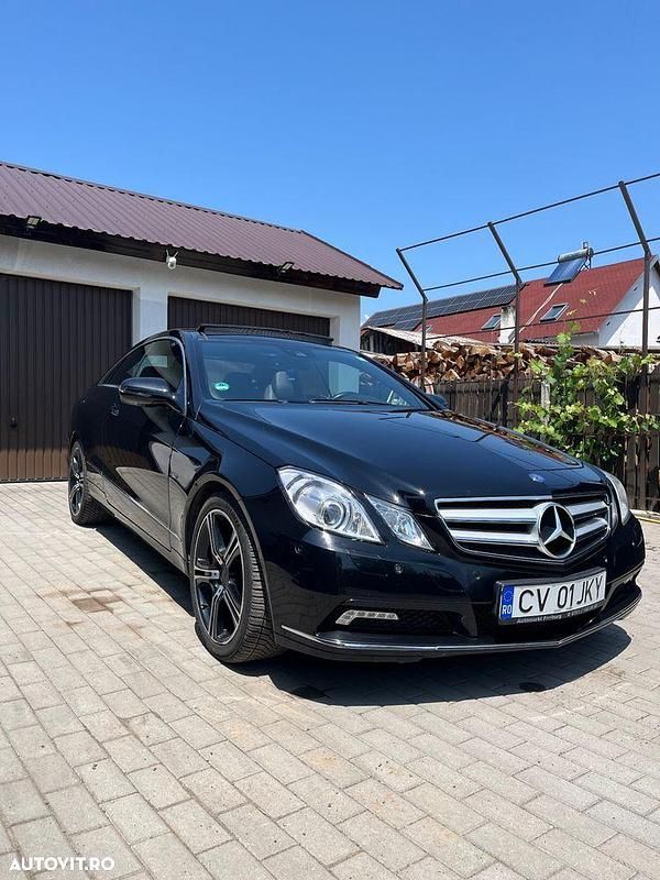 Culoarenegru Utilizat 2009 Mercedes E250 Coupe | 7.800 EUR (Preț OK) - Imagine 1/4