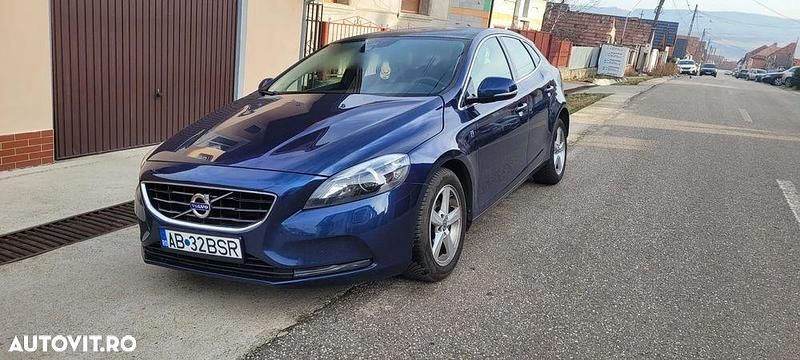 Culoarealbastru Utilizat 2015 Volvo V40 Hatchback | 8.400 EUR (Preț OK) - Imagine 1/4