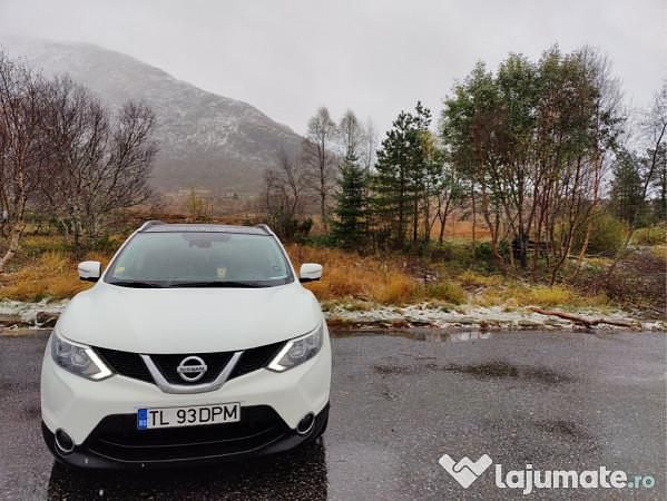 Alb Utilizat 2014 Nissan Qashqai Tekna SUV | 10.600 EUR (Puțin scump) - Imagine 1/4
