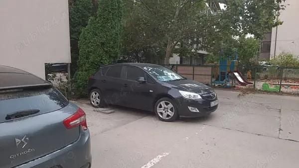 Second-hand Opel Astra 120 CP (88 kW) 2011 Verde Hatchback