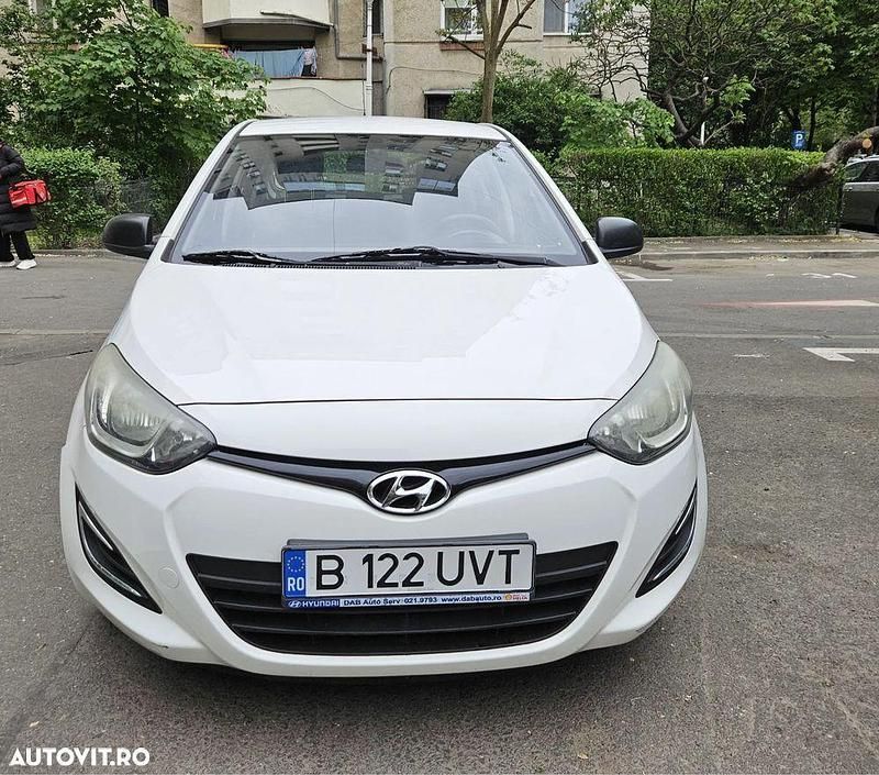 Alb Utilizat 2013 Hyundai i20 Comfort | 4.400 EUR (Super Preț) - Imagine 1/4