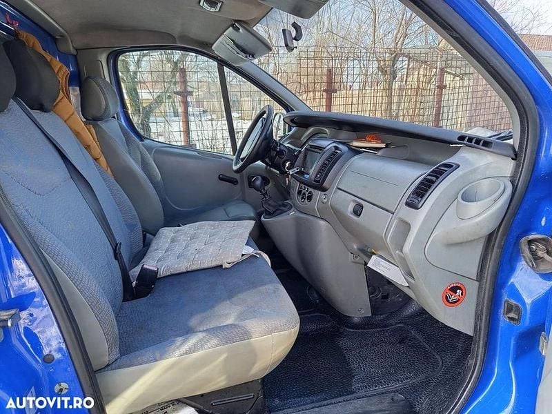 Second-hand Renault Trafic 100 CP (73 kW) 2007 Culoarealbastru Monovolum