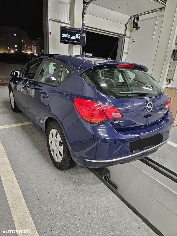 Second-hand Opel Astra Enjoy 110 CP (80 kW) 2015 Culoarealbastru Hatchback