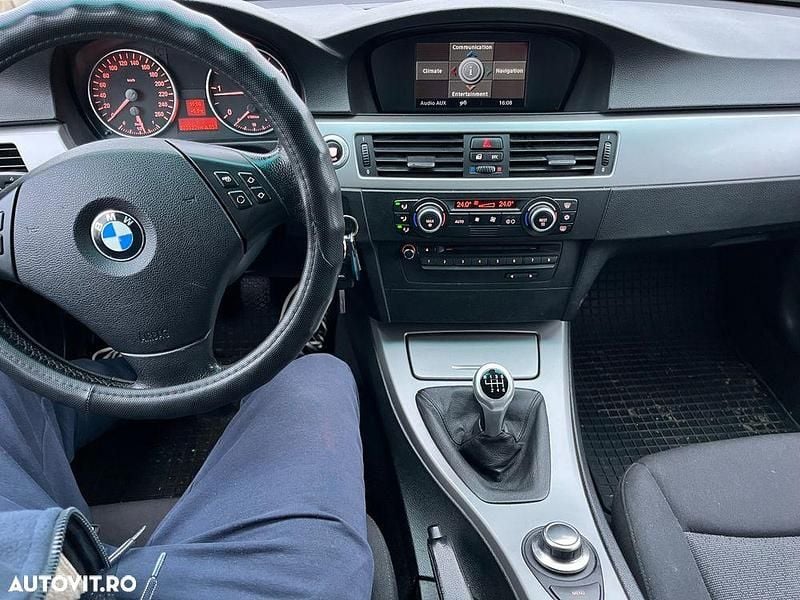 Culoarenegru Utilizat 2007 BMW 318 Break | 2.650 EUR (Preț OK) - Imagine 1/4