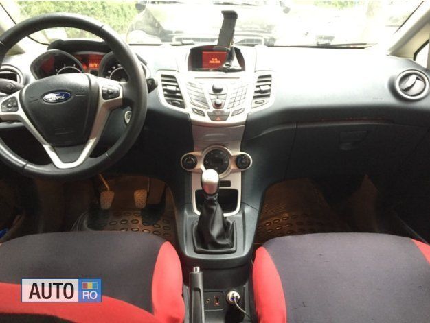 Second-hand Ford Fiesta 82 CP (60 kW) 2012 Verde Hatchback