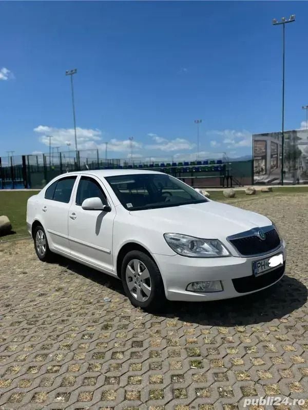 Alb Utilizat 2012 Skoda Octavia Berlinǎ | 6.900 EUR (Puțin scump) - Imagine 1/4