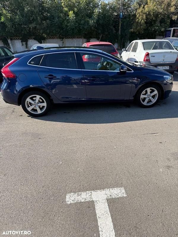 Second-hand Volvo V40 Ocean Race 190 CP (139 kW) 2014 Culoarealbastru Hatchback