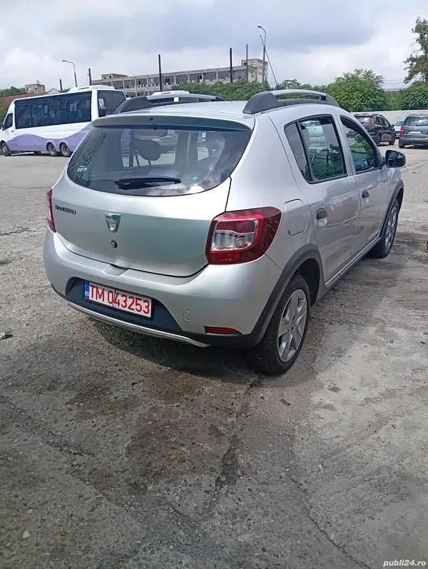 Gri Utilizat 2014 Dacia Sandero Stepway Hatchback | 4.600 EUR (Preț OK) - Imagine 1/4