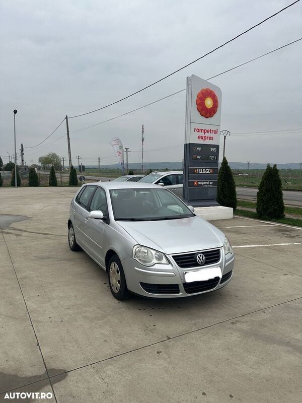 Gri Utilizat 2005 VW Polo Hatchback | 1.600 EUR (Preț OK) - Imagine 1/4