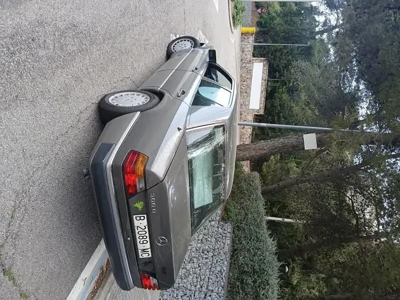 Second-hand Mercedes 300 113 CP (83 kW) 1990 Berlinǎ