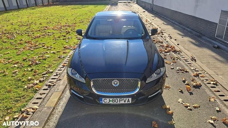 Second-hand Jaguar XJ 275 CP (202 kW) 2010 Culoarenegru Berlinǎ