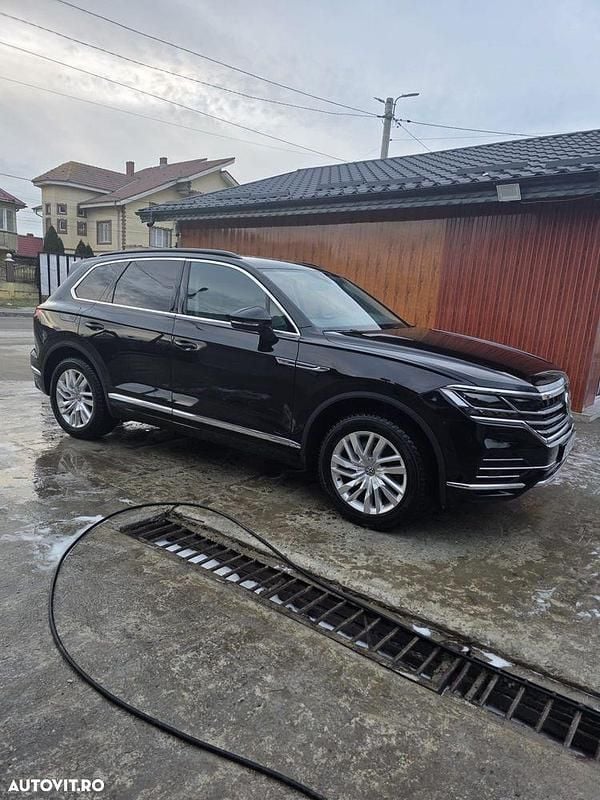 Second-hand VW Touareg 286 CP (210 kW) 2019 Culoarenegru SUV
