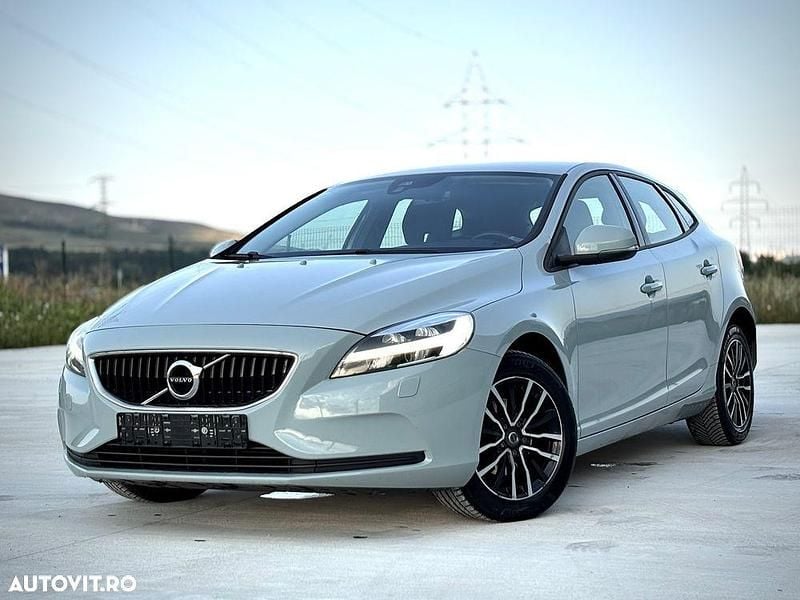 Culoarealte culori Utilizat 2017 Volvo V40 Break | 9.700 EUR (Puțin scump) - Imagine 1/4