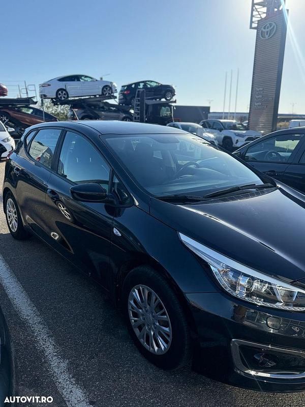 Second-hand Kia Ceed 100 CP (73 kW) 2018 Culoarenegru Hatchback