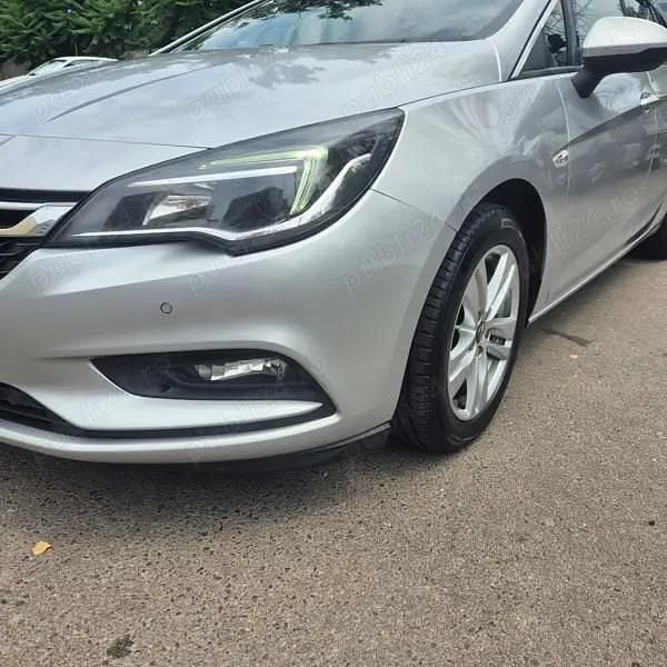Gri Utilizat 2017 Opel Astra Innovation Break | 9.250 EUR (Scump) - Imagine 1/4
