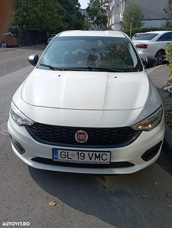 Culoarealb Utilizat 2017 Fiat Tipo Berlinǎ | 5.500 EUR (Preț OK) - Imagine 1/4
