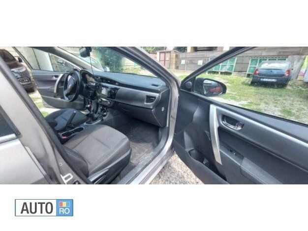 Second-hand Toyota Corolla 132 CP (97 kW) 2015 Bej Berlinǎ