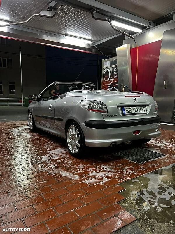Culoareargint Utilizat 2001 Peugeot 206 CC Cabrio | 2.100 EUR - Imagine 1/4