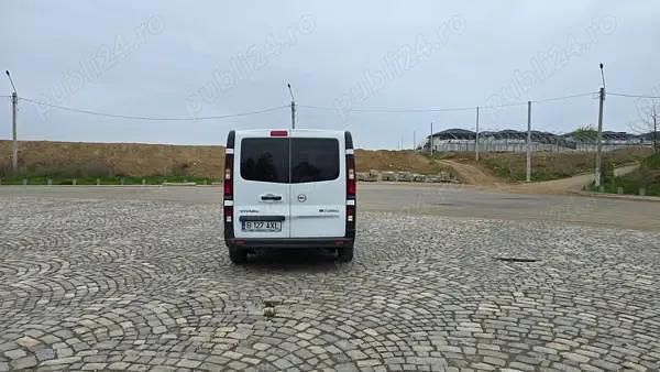 Alb Utilizat 2017 Opel Vivaro Van | 9.500 EUR (Super Preț) - Imagine 1/4