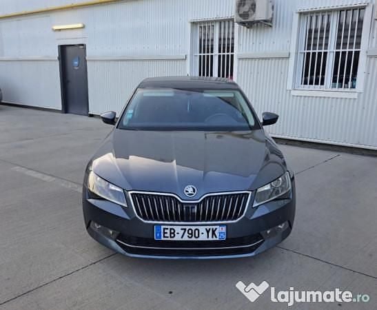 Alte culori Utilizat 2016 Skoda Superb Berlinǎ | 10.849 EUR (Preț OK) - Imagine 1/4