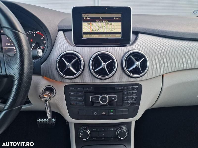 Second-hand Mercedes B180 109 CP (80 kW) 2013 Culoarealbastru Monovolum