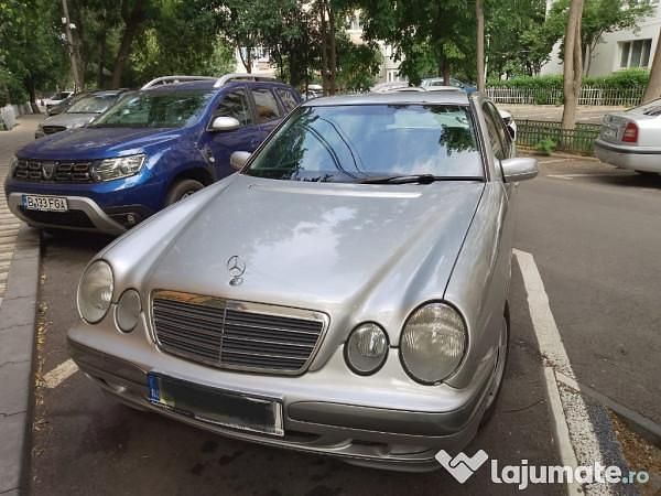 Argintiu Utilizat 2000 Mercedes E200 Berlinǎ | 4.800 EUR - Imagine 1/4