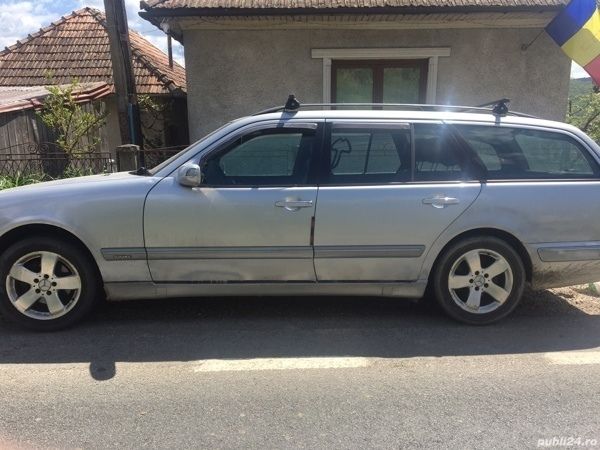 Gri Utilizat 2002 Mercedes E220 Break | 1.990 EUR - Imagine 1/4
