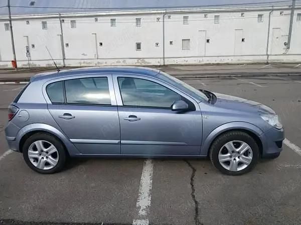 Second-hand Opel Astra 116 CP (85 kW) 2009 Berlinǎ