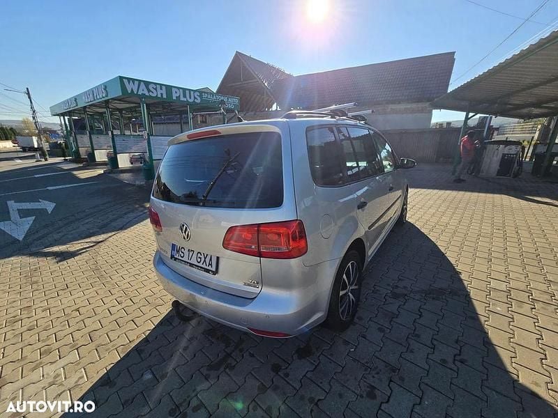 Second-hand VW Touran Comfortline 105 CP (77 kW) 2013 Culoareargint Monovolum
