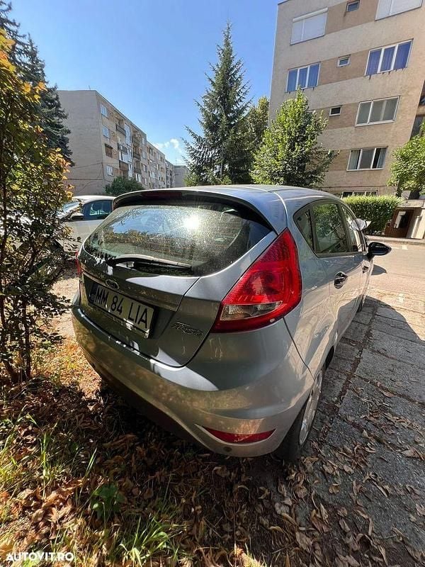 Albastru Utilizat 2011 Ford Fiesta Ghia Hatchback | 3.350 EUR (Preț OK) - Imagine 1/4