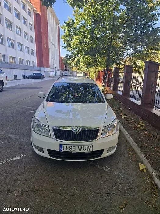 Culoarealb Utilizat 2011 Skoda Octavia Elegance Break | 4.750 EUR (Preț OK) - Imagine 1/4