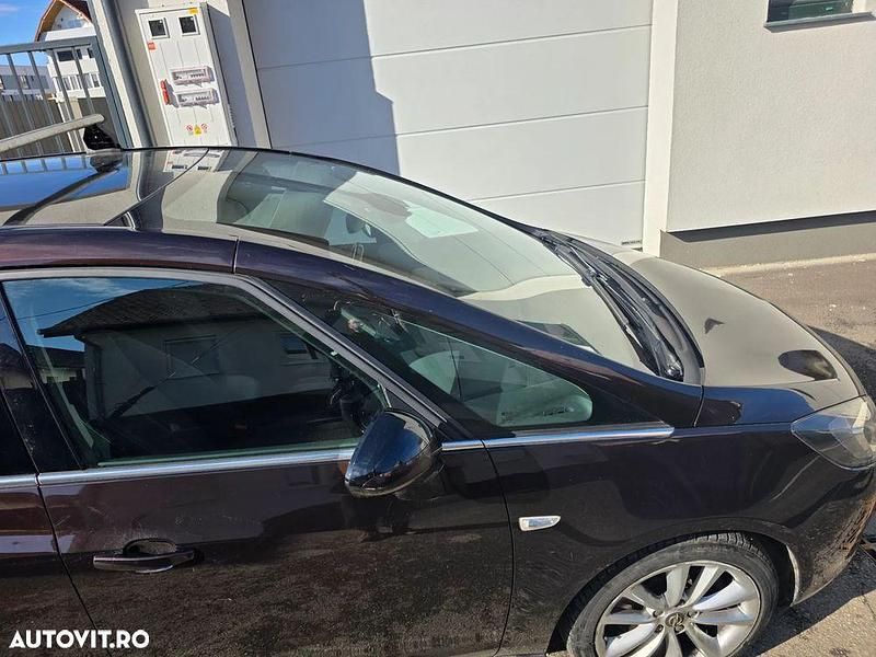 Second-hand Opel Zafira Tourer Sport 165 CP (121 kW) 2012 Culoaremaro Monovolum