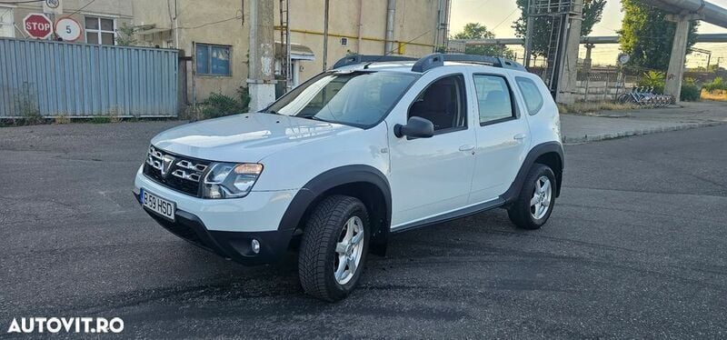 Alb Utilizat 2015 Dacia Duster Lauréate SUV | 6.500 EUR (Preț bun) - Imagine 1/4