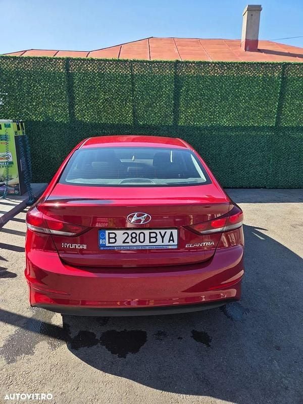 Second-hand Hyundai Elantra Comfort 128 CP (94 kW) 2018 Culoarerosu Berlinǎ