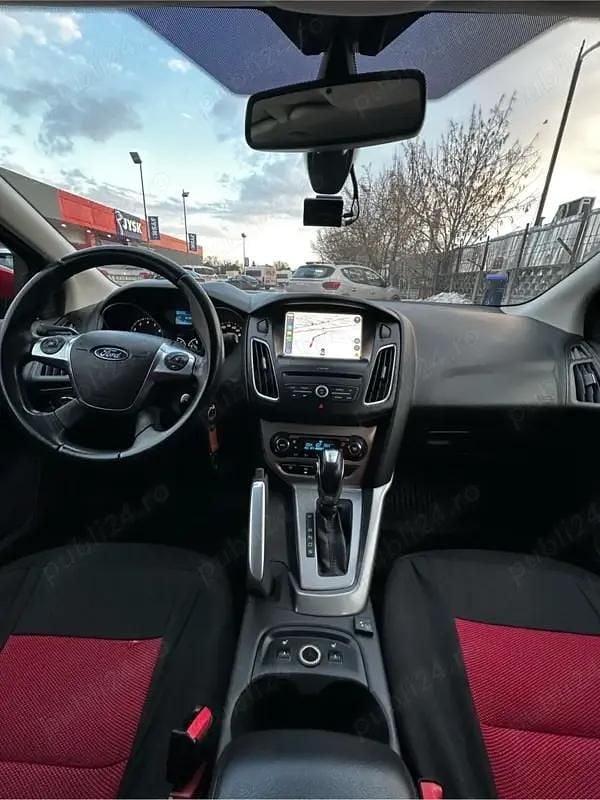 Second-hand Ford Focus 125 CP (91 kW) 2012 Rosu Hatchback