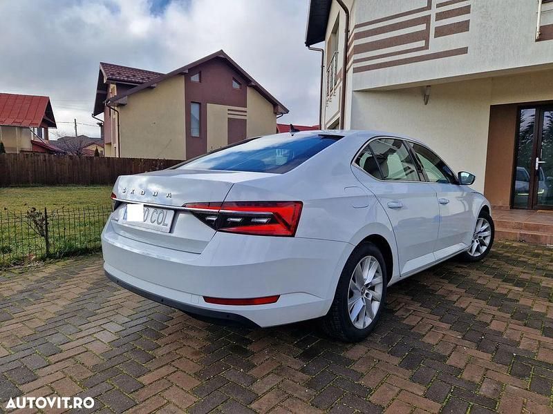 Second-hand Skoda Superb Ambition 150 CP (110 kW) 2021 Culoarealb Berlinǎ