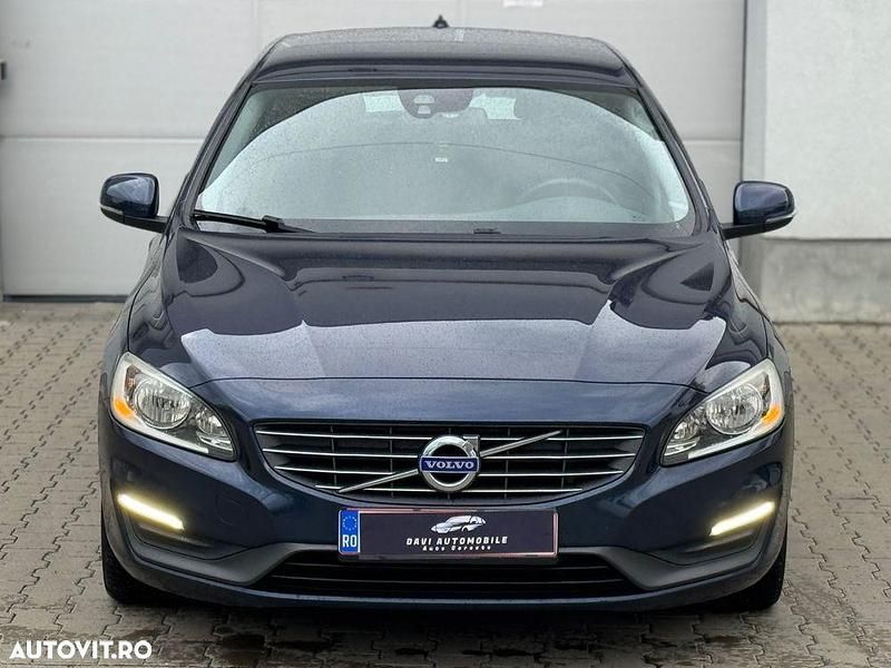 Gri Utilizat 2015 Volvo V60 Kinetic Break | 6.799 EUR (Super Preț) - Imagine 1/4