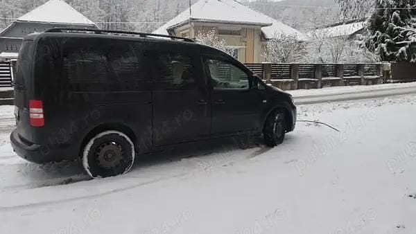 Second-hand VW Caddy Maxi 105 CP (77 kW) 2012 Negru Monovolum